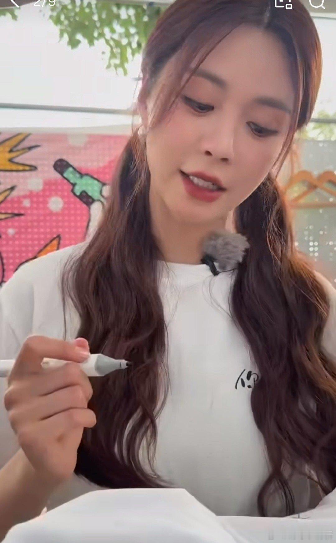 沈梦辰情商这种高情商真的太戳人！哪怕是私人时间，碰到别人互动，沈梦辰也全程热情
