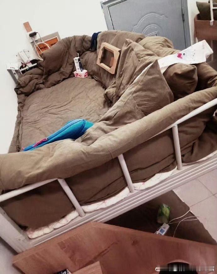 只有大学生才懂这个上铺的含金量
