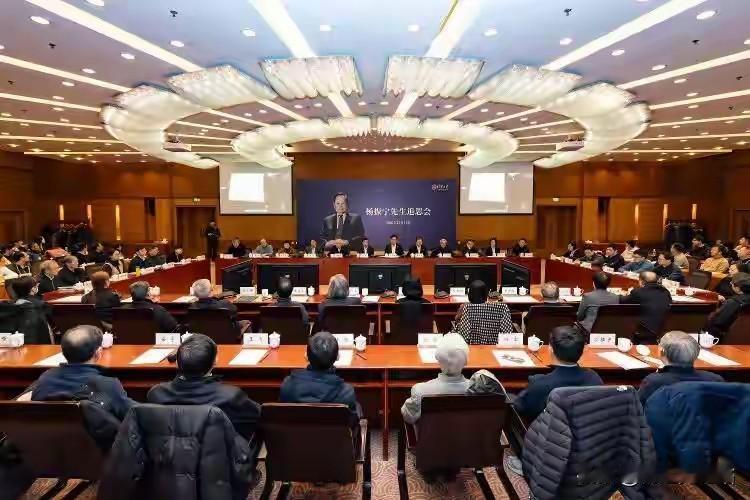 追思会戳破翁帆两月沉默真相，杨振宁生前这话终被验证杨振宁先生离世后，翁帆长