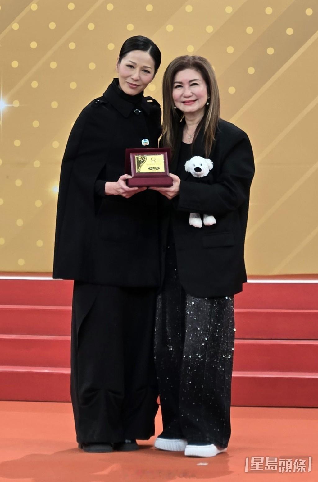 星岛：TVB长期服务暨杰出员工荣誉大奖丨滕丽名“登五”愿再拼十年奖黎芷珊领3