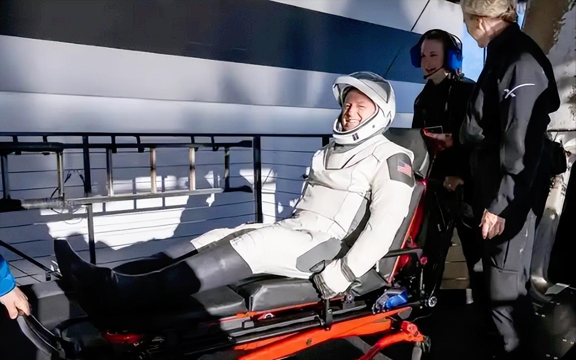 跟大家说个新鲜事，最近国际空间站有点“冷清”，原本在轨的宇航员少了一大半，现在就