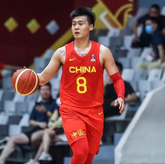 中国男篮77:49大胜委内瑞拉男篮，给男篮全队平分如下:1.赵睿8.5分，