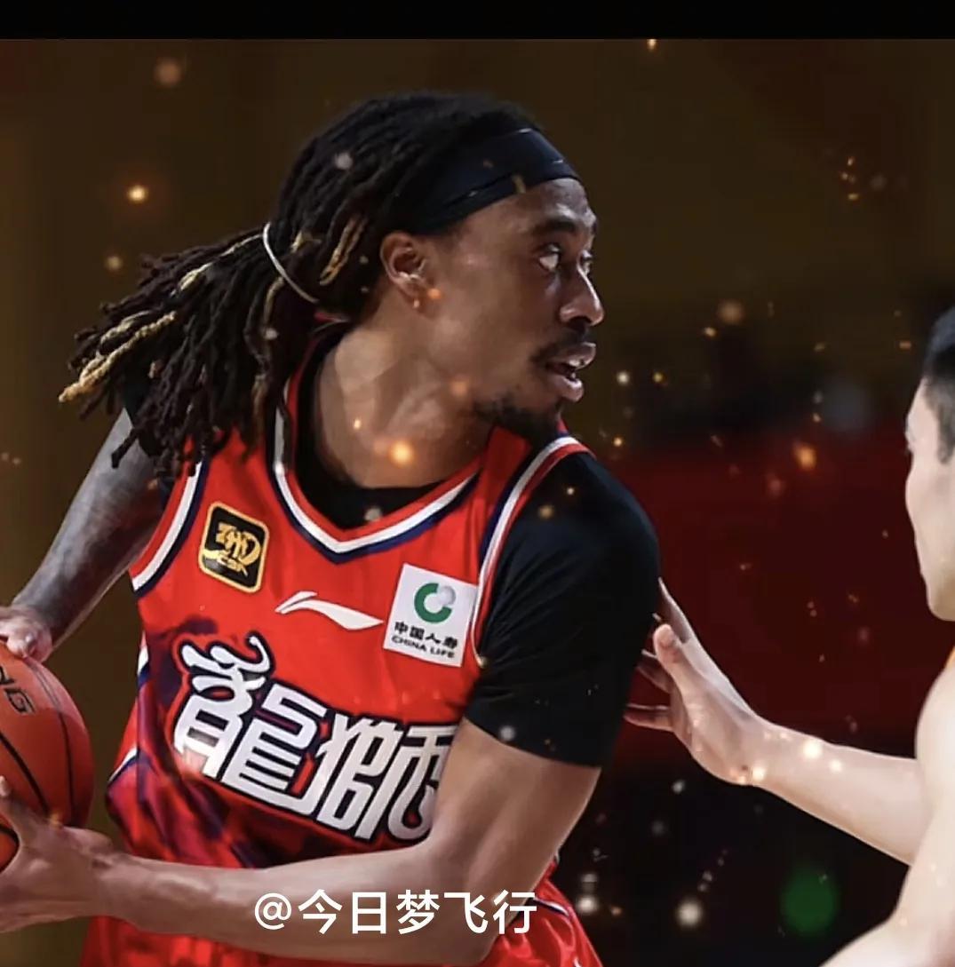 前广州龙狮外援麦考尔将加盟广东队！来自媒体人“球圈赵探长”透露的消息源，广东队