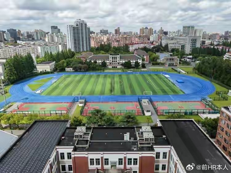 一直不明白，我读大学时候，我们学校是开放的，只有宿舍楼、图书馆、实验室等外来人员