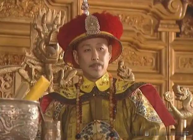 康熙其实没有那么严肃，其形象就是一个爱玩且喜欢八卦的老大爷。受《雍正王朝》和