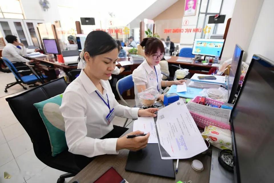 7月1日起，越南基本工资将上调至每月253万越南盾5月17日，这条牵动越南无
