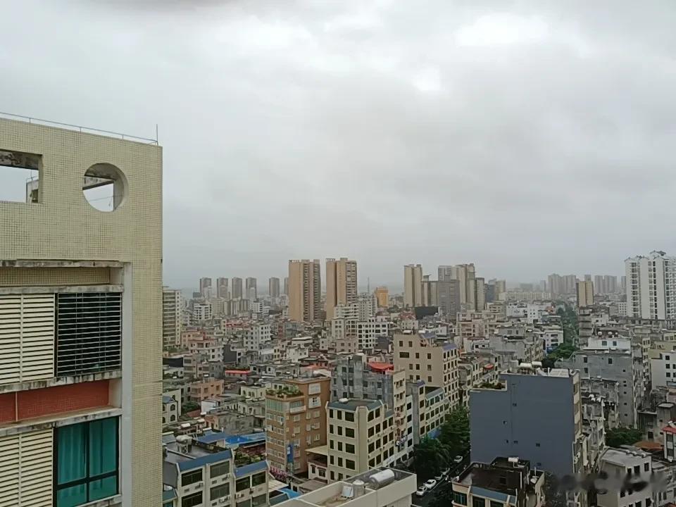 我是老5，学历最高，退休金最低，大姐银行工作，2016年退，8000多，二哥