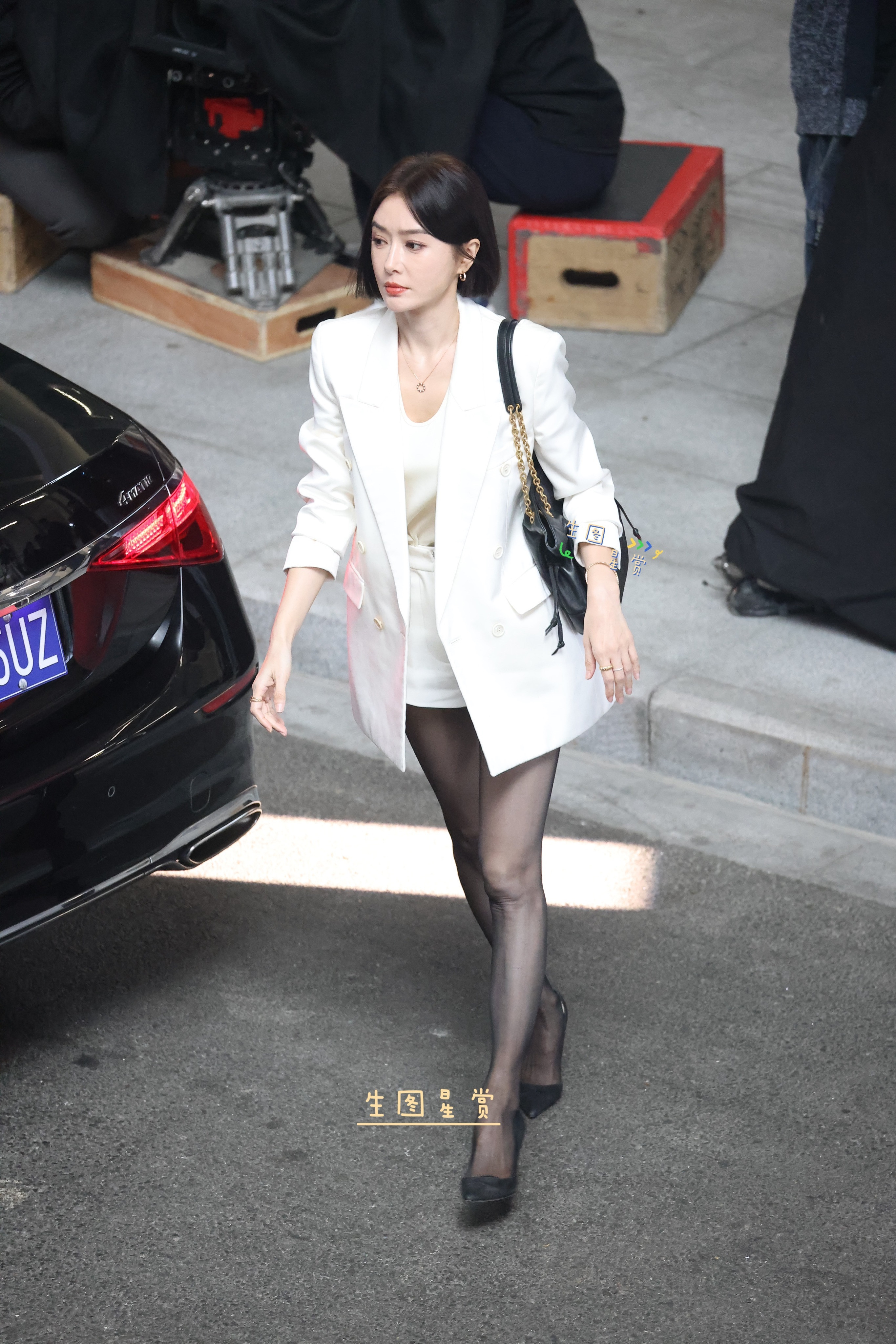 秦岚251026闪耀如她路透走路带风的沈真,霸总气场全开🤩电视剧闪耀如她秦