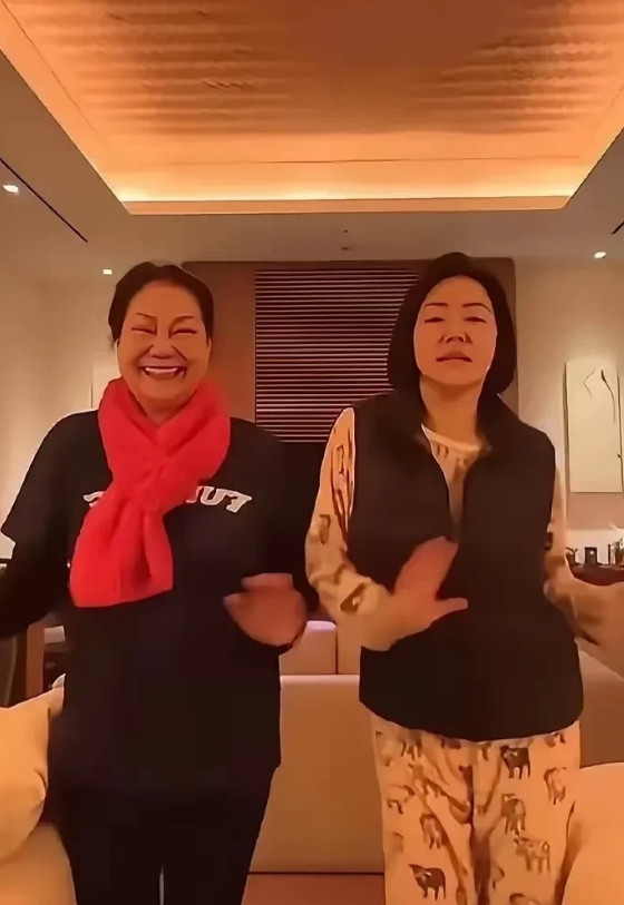 S妈的心洞补好了？光头要待在大S生活过的地方！刚刚，博主直播时，有人说:“马