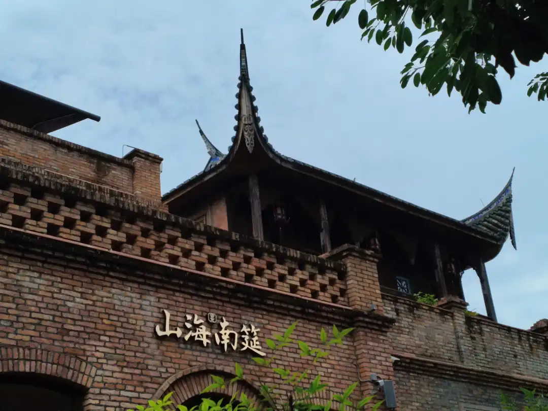 这里的古镇感觉很好