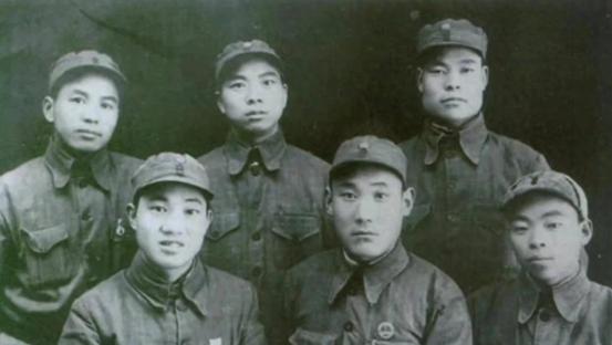 他调任卫戍区司令，郑维山提议他兼任大军区副司令，上级没采纳“1970年3月12