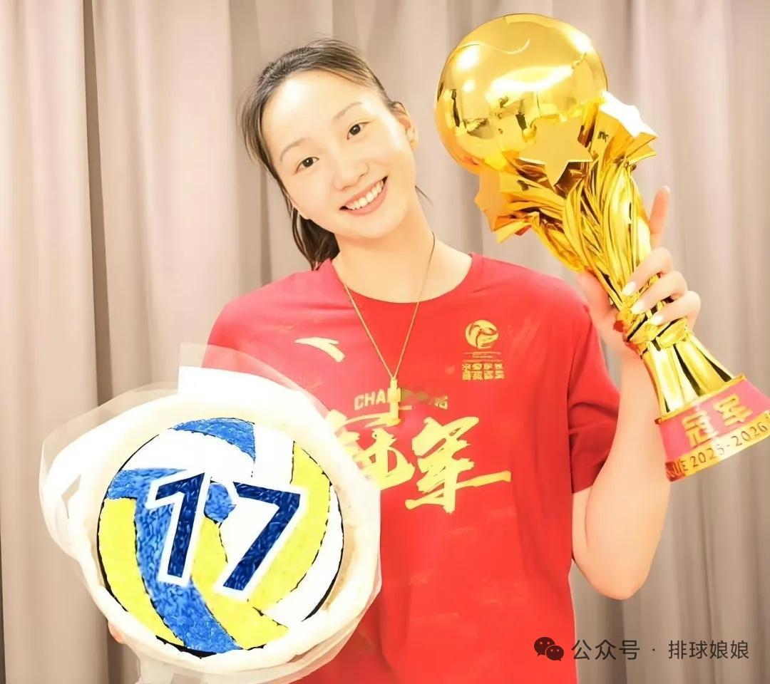上海女排上海女排长久以来，作为一支国际化的球队，经过25年的等待，终于再一次拿到