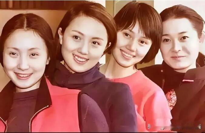 陶虹、朱媛媛、袁泉、师悦玲四位美女的同框，不管是从颜值还是她们骨子里的气质，朱媛