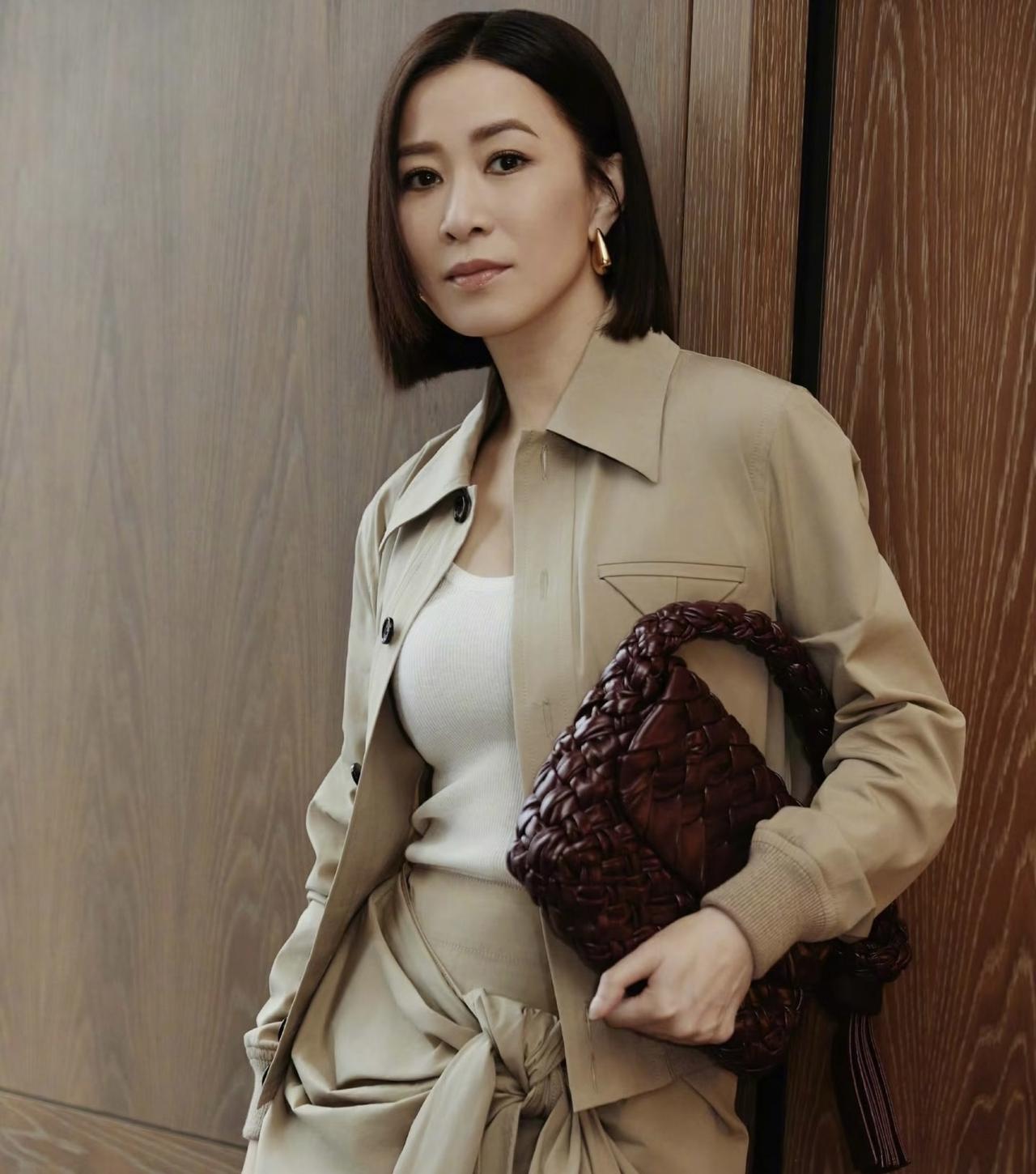 佘诗曼的戏路估计会变窄，原因很简单，不是因为她演技不行了，而是因为她估计