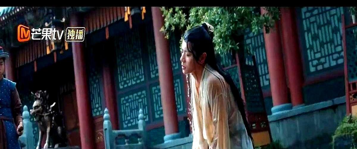 摔17次断腿戏，只涨热度不涨钱膝盖肿得比馒头大，导演喊收工，曹骏还在笑。镜