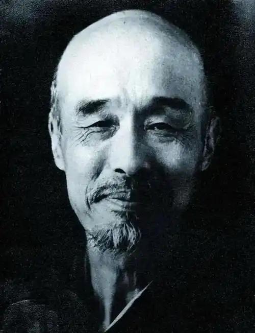 一位高僧临终前，写下四个字："不必对亲人倾注过度的操心与执念，你费尽心力的周全