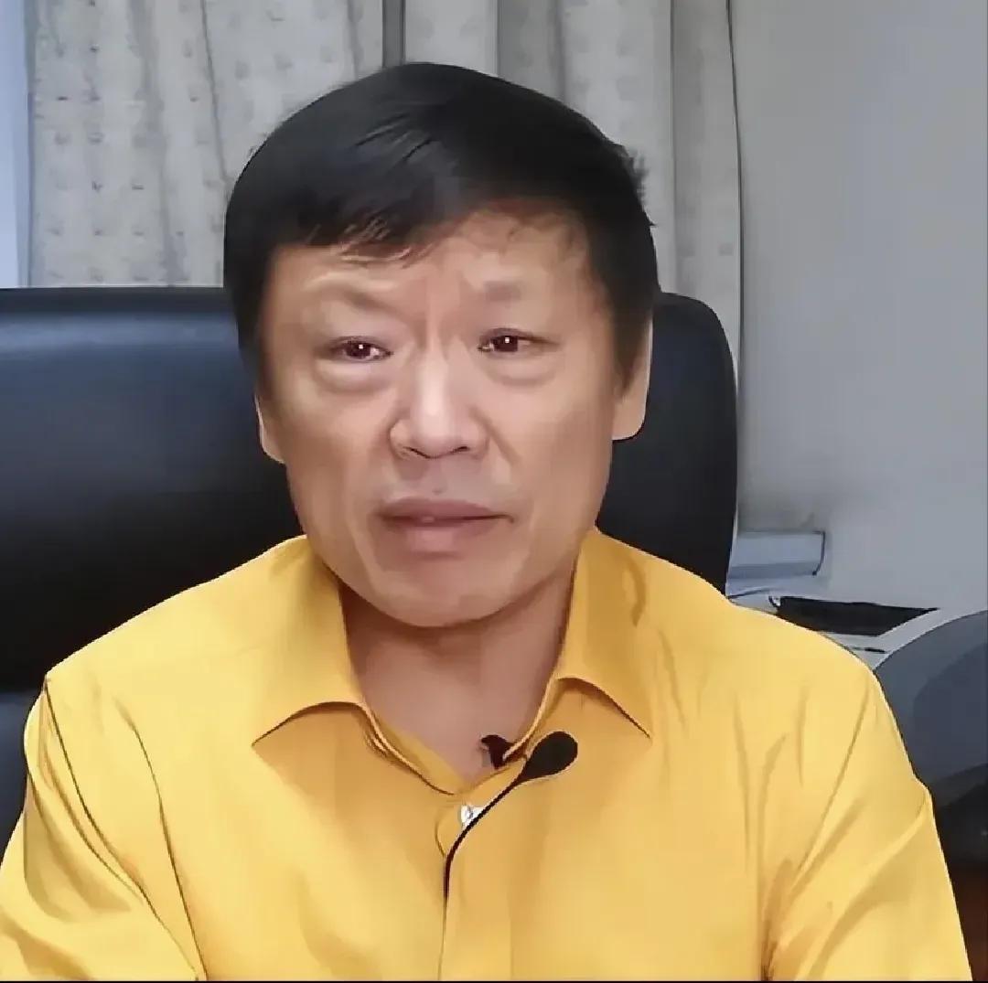 胡锡进到底是不是中国人啊？我现在严重怀疑，他不是别人只是建议取消英语的主课地位