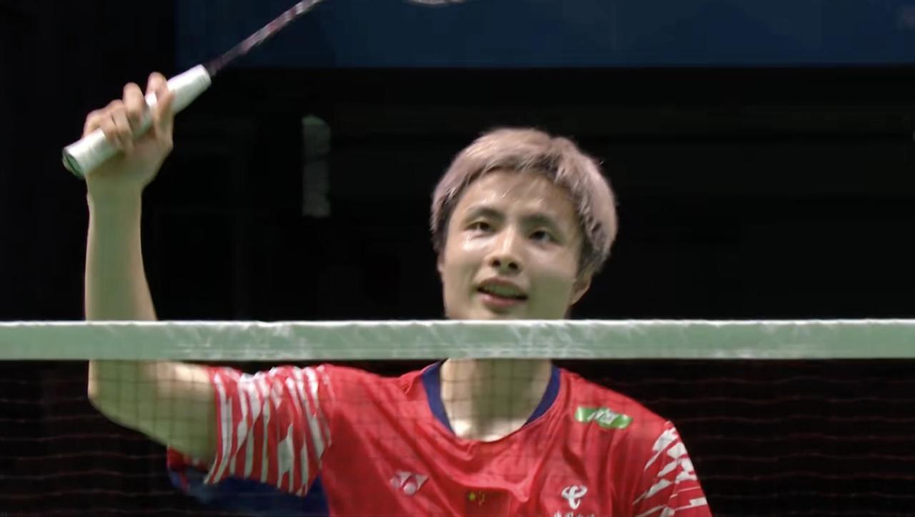 石宇奇“天王杯”夺冠!12月28日，2025羽毛球“天王杯”决赛，石宇奇22