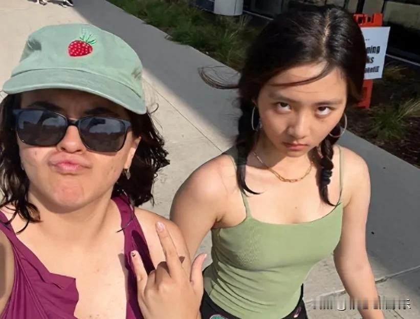 黄磊天塌了，辛苦托举出来的女儿出国留学本以为飞上枝头变凤凰，没想到到了美国以后穿