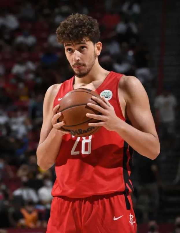 难以理解为什么这么多人对申京如此不满，他才是火箭未来。简单说几点：1、有时候