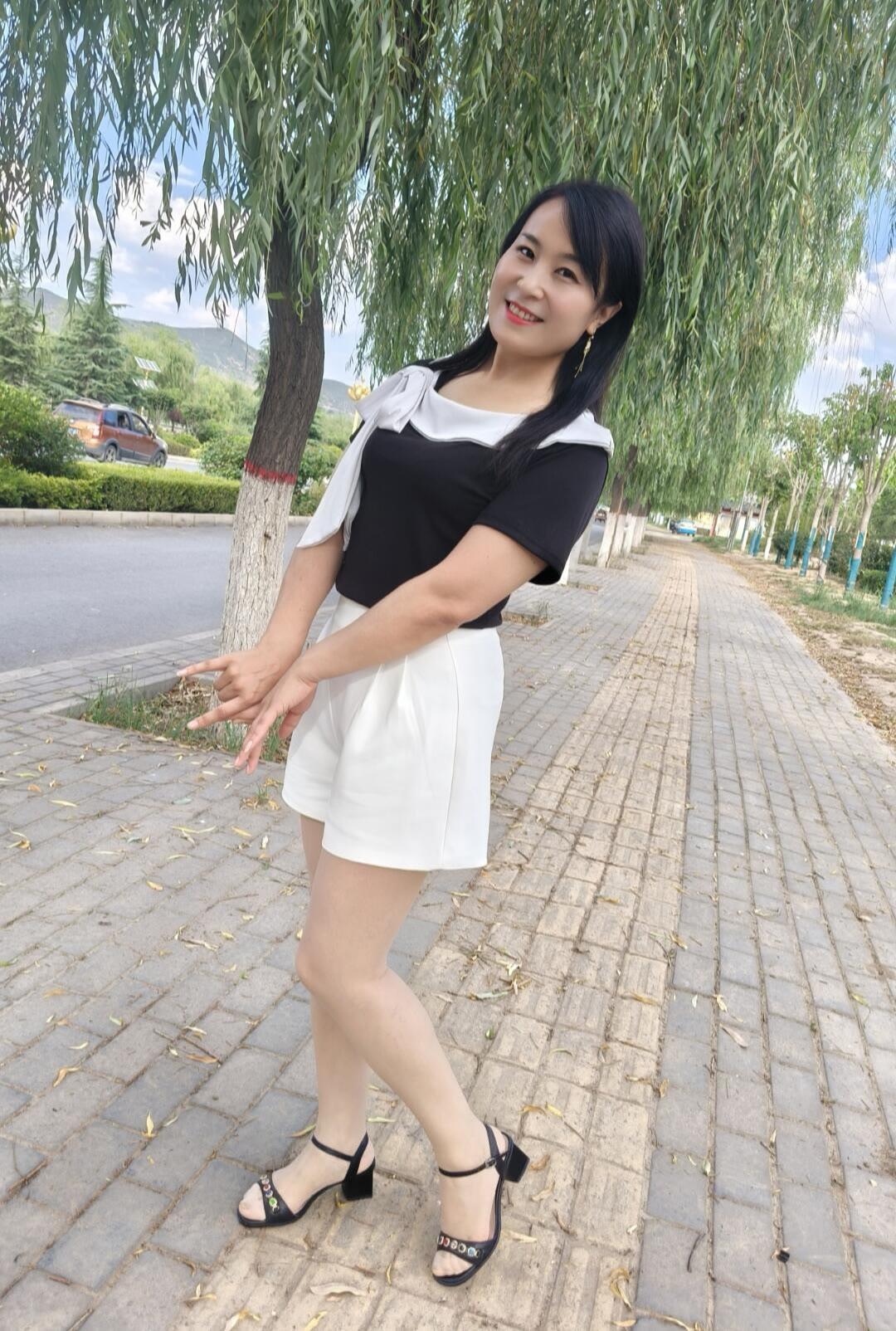 气质优雅大气穿搭知性美女穿搭分享