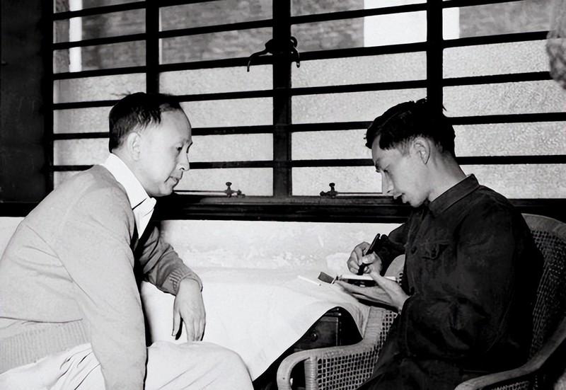 1964年，钱学森回家吃饭，夹起一筷子菜，突然惊呼：“别吃，拿去化验！”，谁知，