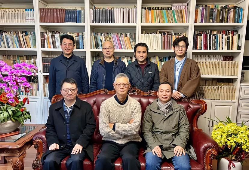 毕业以后才发现大学老师才是大多数人能接触到的天花板。哪怕是省属高校，教授和副教