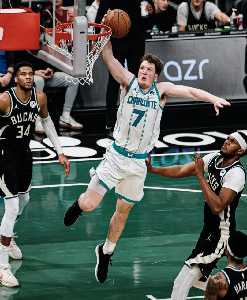 联盟要捧新王，但你偏偏最争气！不过打的再好，想拿“最佳新秀”也难度不小。作为