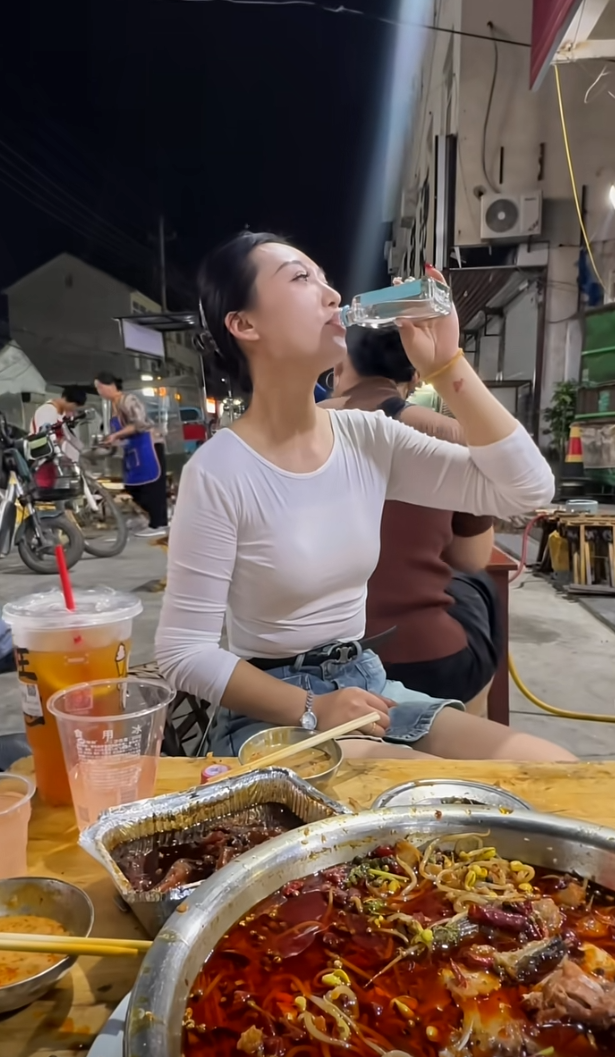我想回家了，她这人一口闷啊！