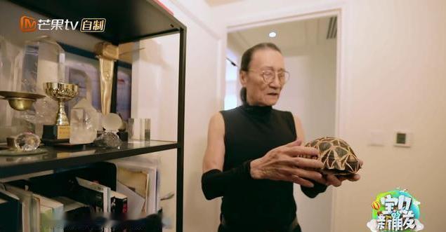 谢贤离世的消息里，最让人意外的不是上亿遗产，而是他提前交代的陪葬品，不要金银珠宝