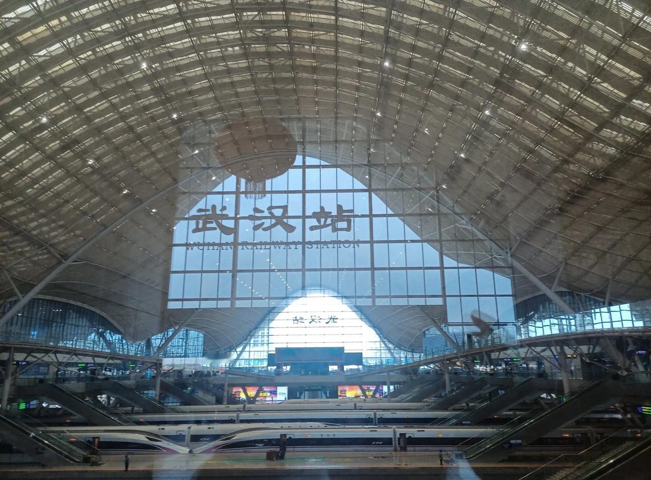 武汉站无缘全国最繁忙高铁站前十名？看到有人统计全国最繁忙的高铁站前十名，分别