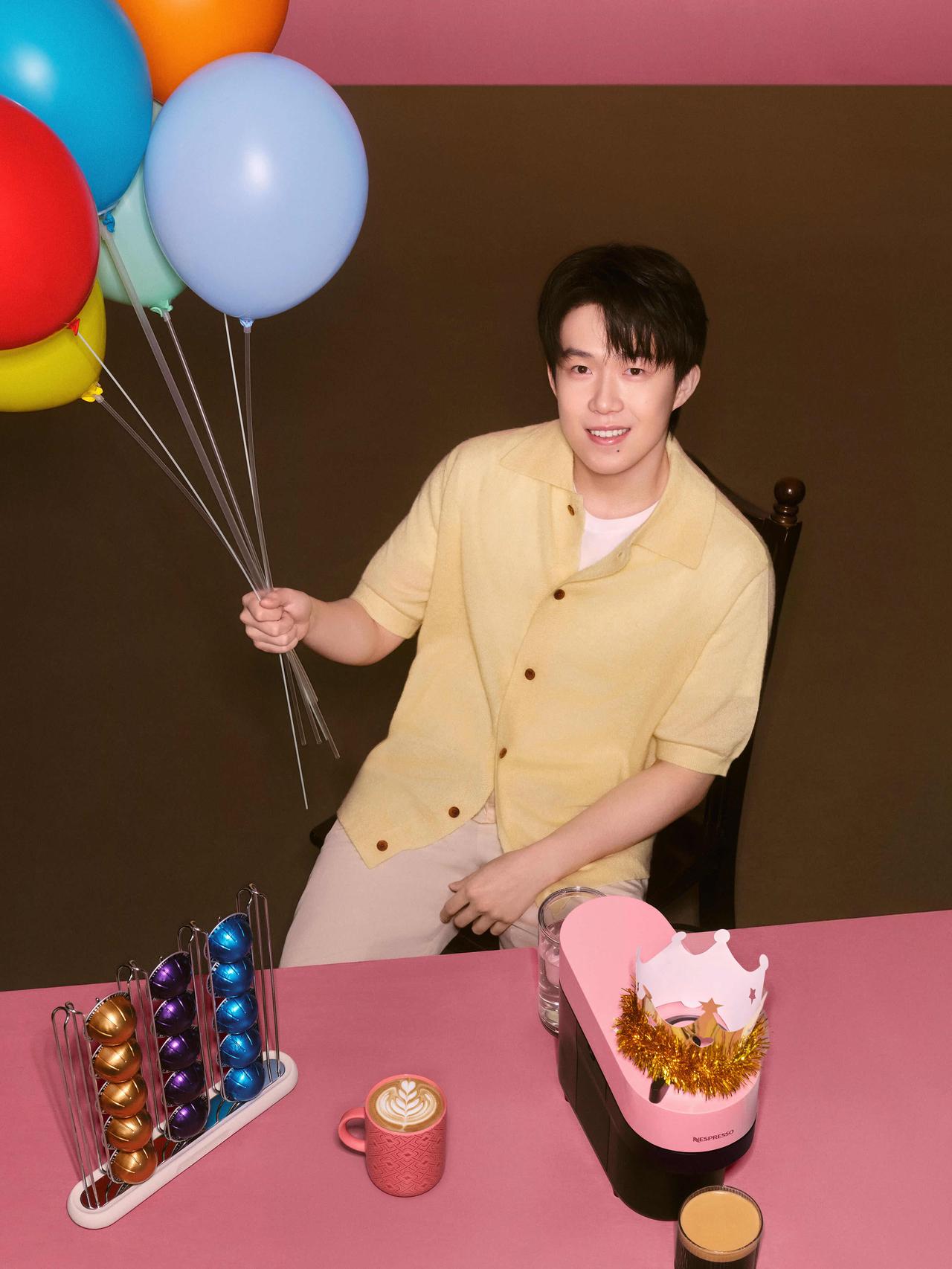 王楚钦最近好爱分享，快乐🎉大男孩上线，代言很称职，随手一拍，自然的感觉！代言