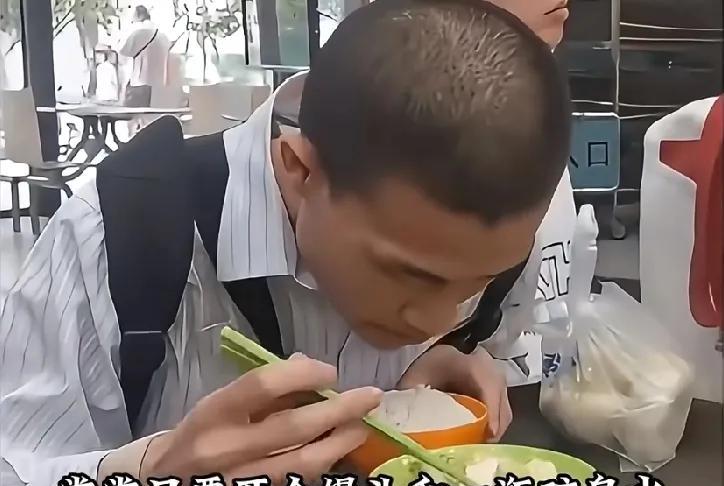北大“韦神”给所有的人提了个醒吃饭一定不能只吃素菜，要荤素搭配。韦神19