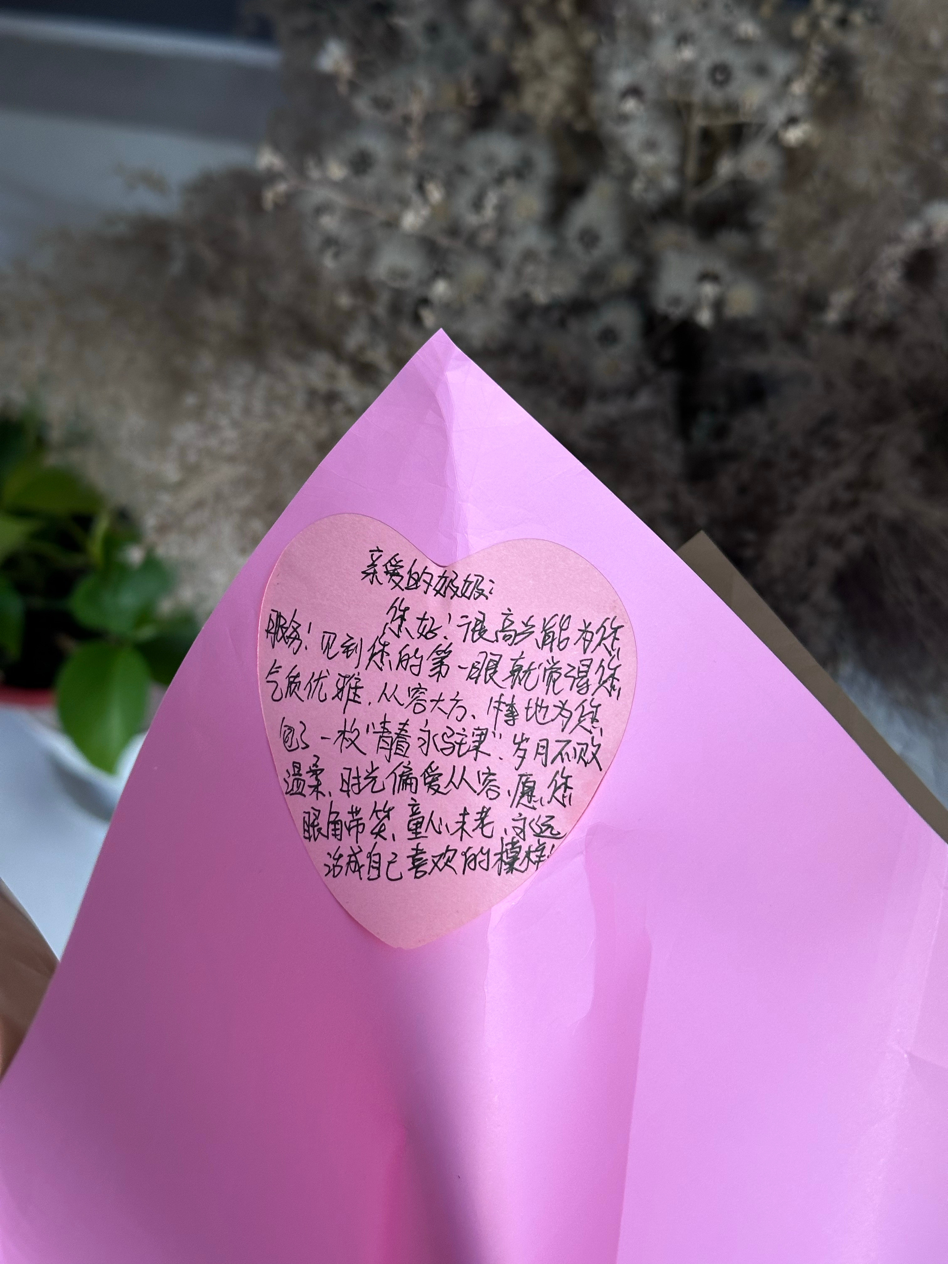 我妈现在出去都被服务员叫奶奶了