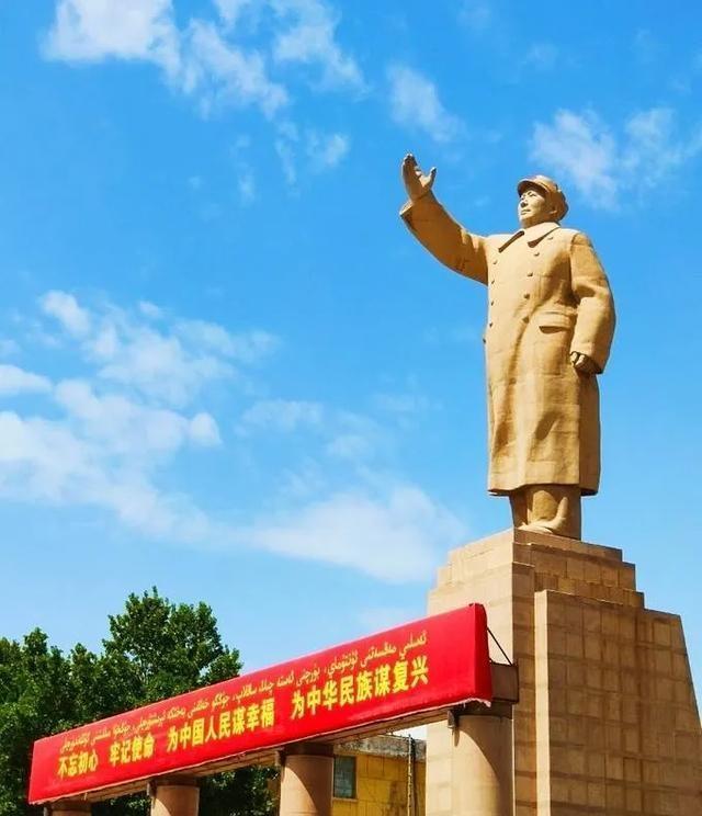 1982年喀什那场深夜，几万老百姓用肉身死死护住毛主席像，谁敢拆就跟谁拼命咱