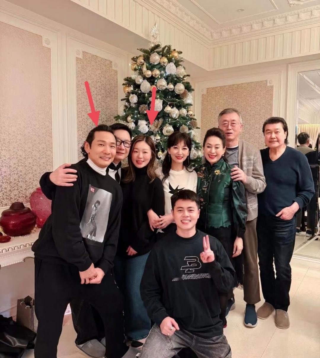 他的抗衰秘诀，顶级的护肤品排不上号，排第一的，是他太太。63岁的杜德伟，刚过完结