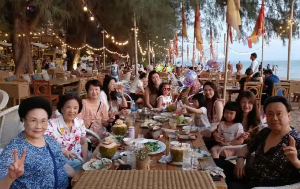 伊能静带米粒回沈阳婆家，秦昊父母独栋别墅，大房子内景曝光，一家人在家吃家常菜超接地气​