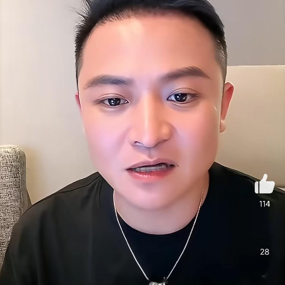 二子爷爆料牌牌琦人品不行，你封了这么多年，小伊伊赚钱，你还在外面养人。还和童锦程