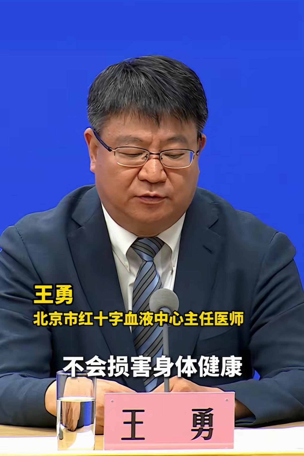 口罩期间，母亲重病住院，医院通知救治急需用血。家人平时都有献血的习惯，6次无偿献