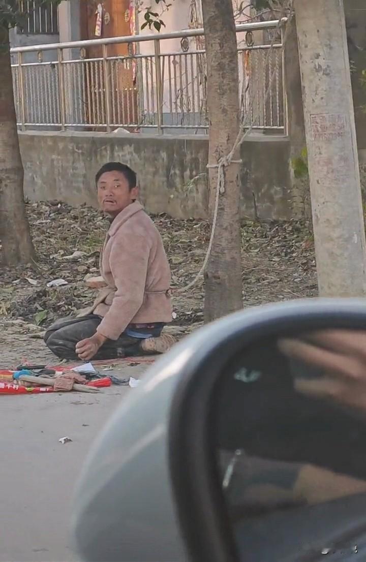 他的妈妈不爱他了吗？作为自闭症孩子的爸爸，看到这个画面，不知道怎么形容自己的心