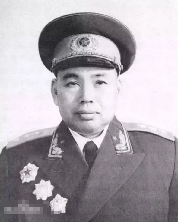 1967年，许世友到北京开会，一开国上将笑着和他打招呼，他理都不理，对方只能尴尬
