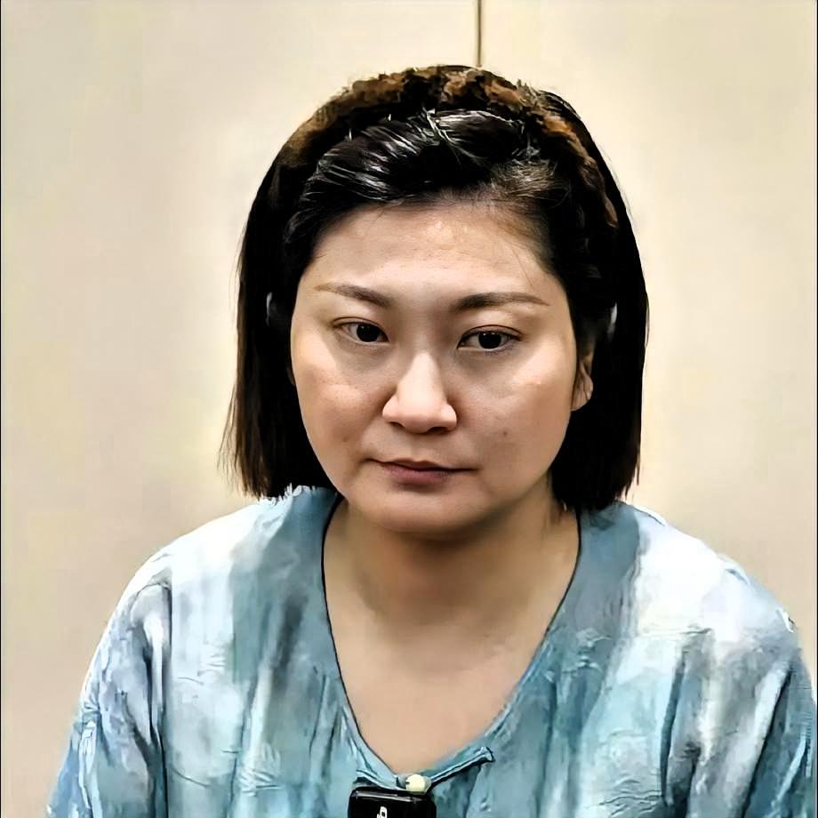 前老板凌晨发的那张电影截图，是给王暖暖下的判决书。王暖暖刚宣布体面离职，前老