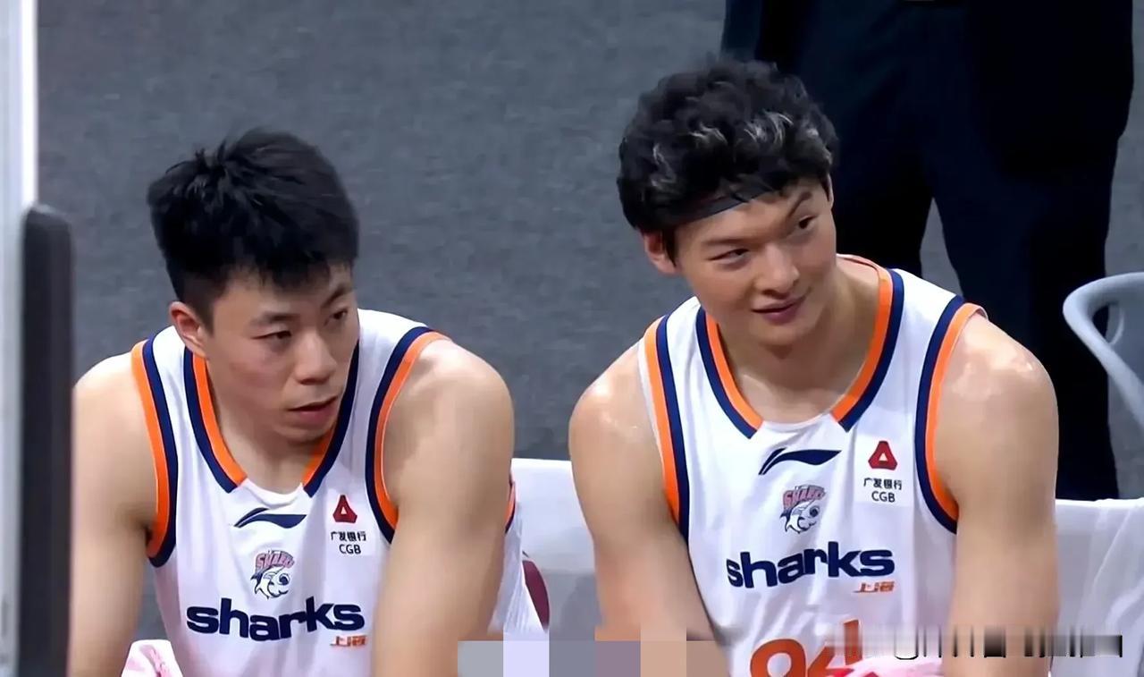 郭士强糊涂了，应该用这2个人换他俩会有很大帮助和不错发挥的。1、用王哲林换上焦