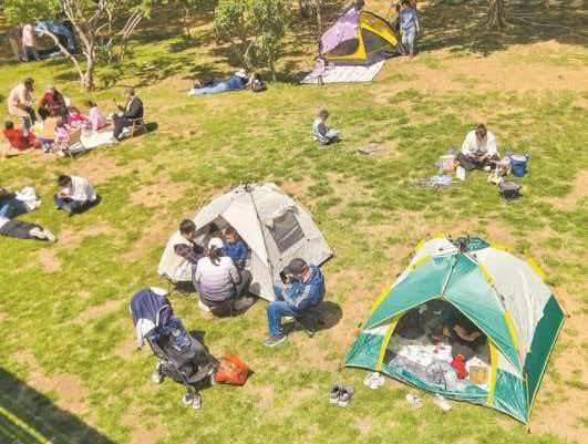 现在大家都很精明了，信息差越来越小。最近，户外很火，各类户外装备不管是国产的安踏