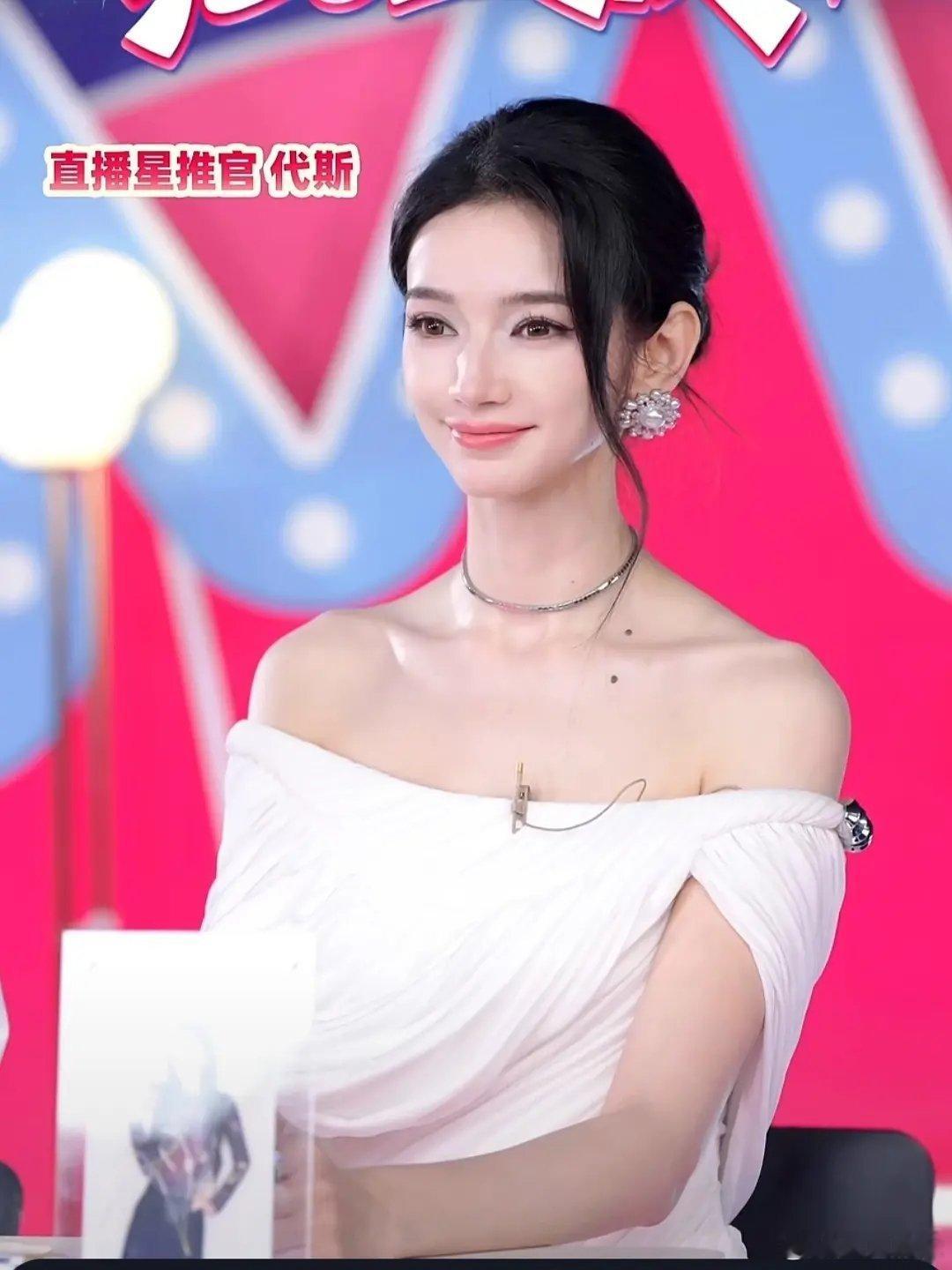 美颜开这么大代斯都没意见吗？关键不如原生美貌好看啊！