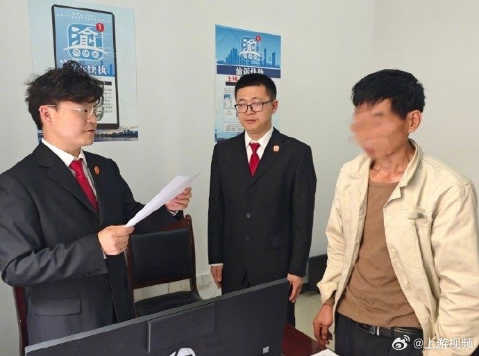 #男子当面转移现金逃避执行被拘#【当面转移数千元现金男子因逃避执行被拘】近日，