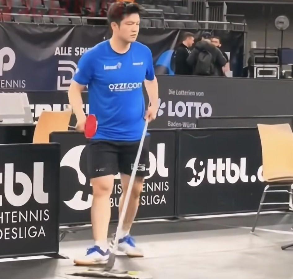 国外那个俱乐部能签到樊振东这个人真的是赚翻了，不仅是能上场打球，练球时，