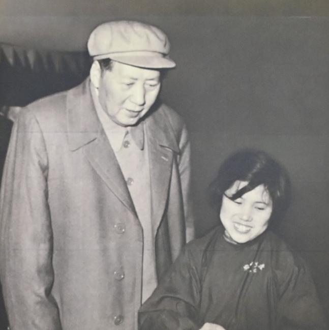 1958年初，毛主席视察沈阳机床开关厂，工人们却默不作声，无人抬头。凛冽