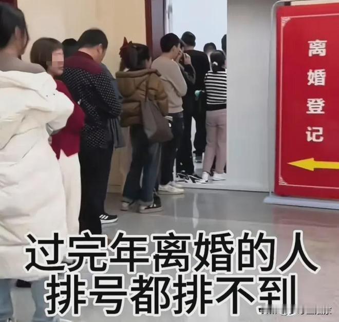 民政局离婚窗口：中年女人的刑满释放，安静得让人心碎民政局最扎心的风景，从来