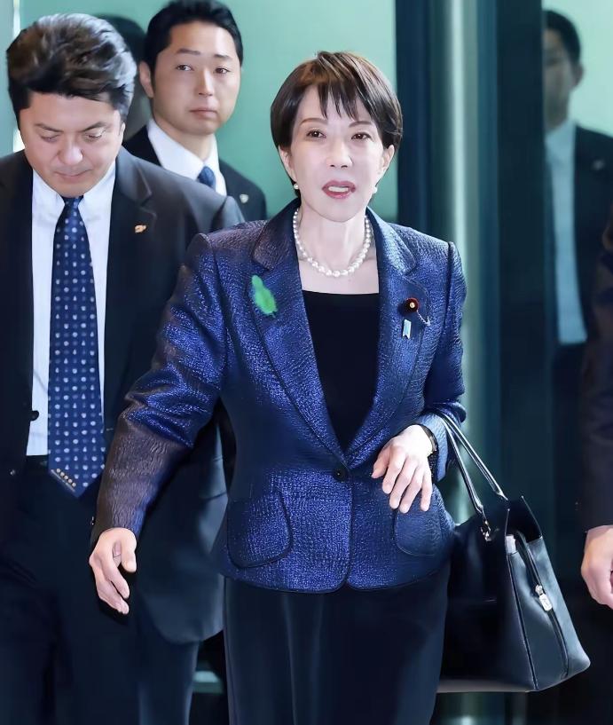 一场零礼遇的机场送行，直接戳破了日本首相高市早苗的“印太核心”美梦。202